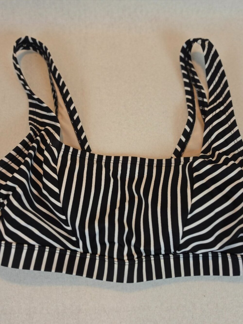 Kona Sol Black White Striped Bikini Top Size M Underwire Swimwear